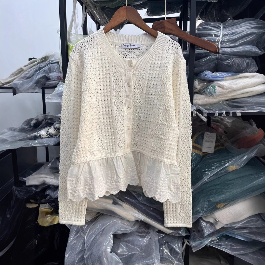 Dam strikjacka med voluminös fåll och eleganta detaljer Mirla-Eva Jonsson
