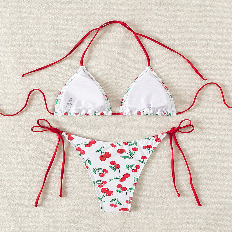 Dam triangeldesign bikini med slät körsbärsdesign och justerbara band Mirla-Eva Jonsson