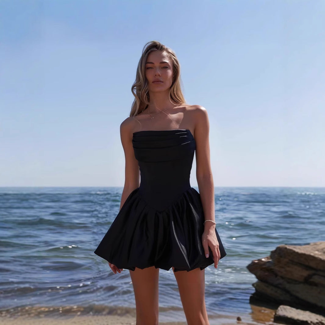 Dam volangminiklänning med off-shoulder design och voluminös kjol Mirla-Eva Jonsson