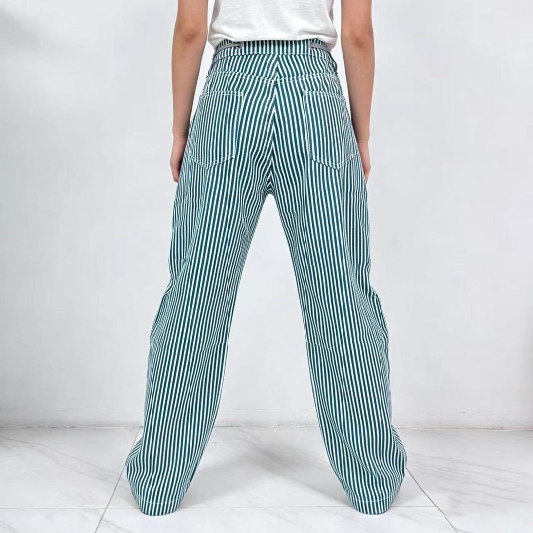 Dam wide cargo pants with practical pockets and unique design Mirla-Eva Jonsson