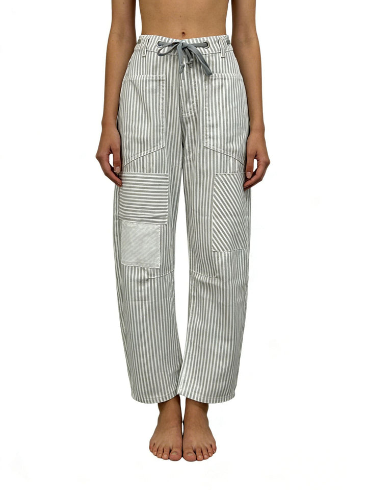 Dam wide cargo pants with practical pockets and unique design Mirla-Eva Jonsson