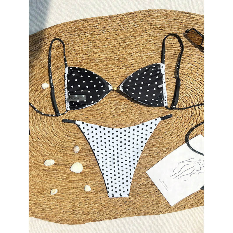 Dam women triangle bikini with playful polka dot pattern and elegant accents Mirla-Eva Jonsson
