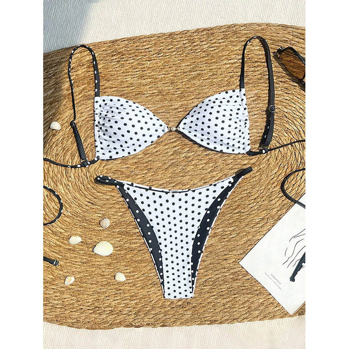 Dam women triangle bikini with playful polka dot pattern and elegant accents Mirla-Eva Jonsson