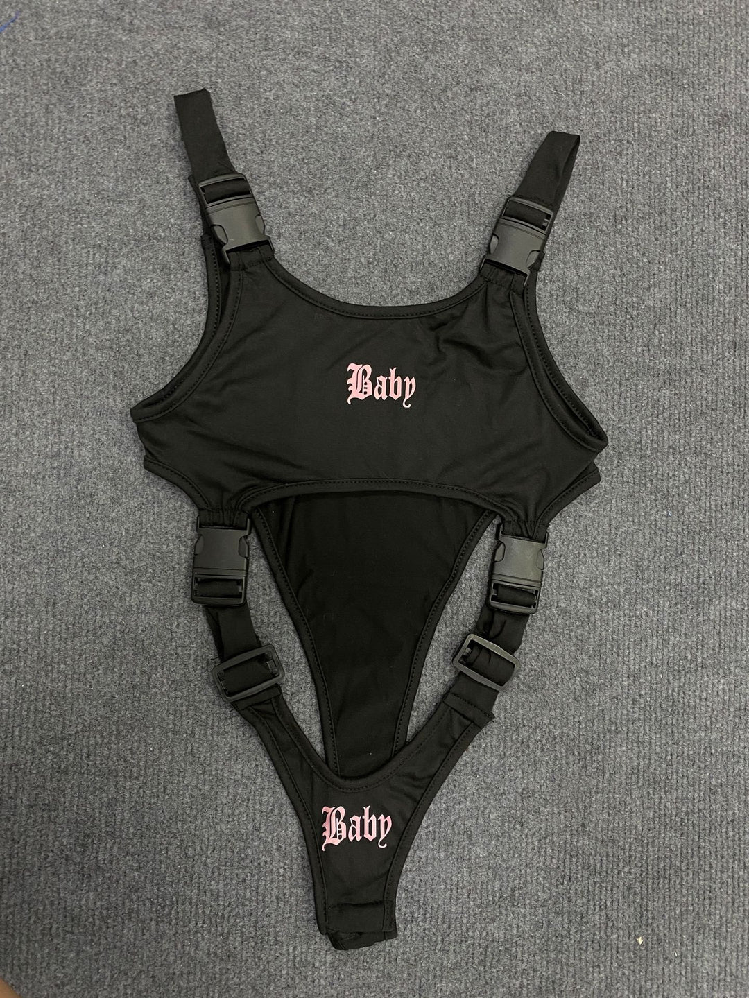 Dam wrap body med unikt design och justerbara band Mirla-Eva Jonsson