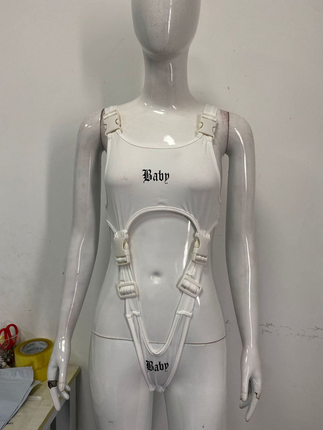 Dam wrap body med unikt design och justerbara band Mirla-Eva Jonsson