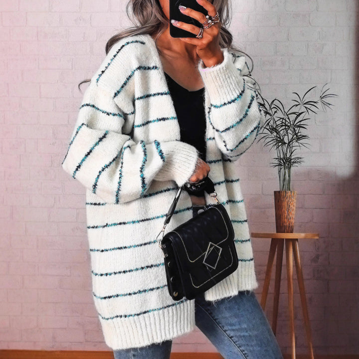 Damarnas grovstickad jacka med moda kontraststripes och eleganta knapppdetaljer Eva Jonsson-Eva Jonsson
