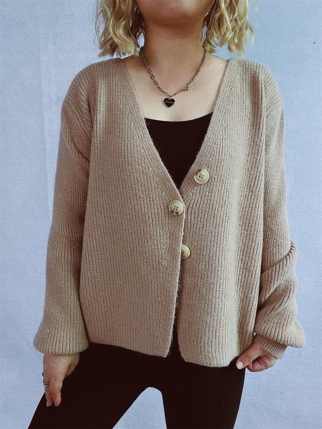 Damarnas mysiga cardigan med stora knappar och strukturerad design Mirla-Eva Jonsson