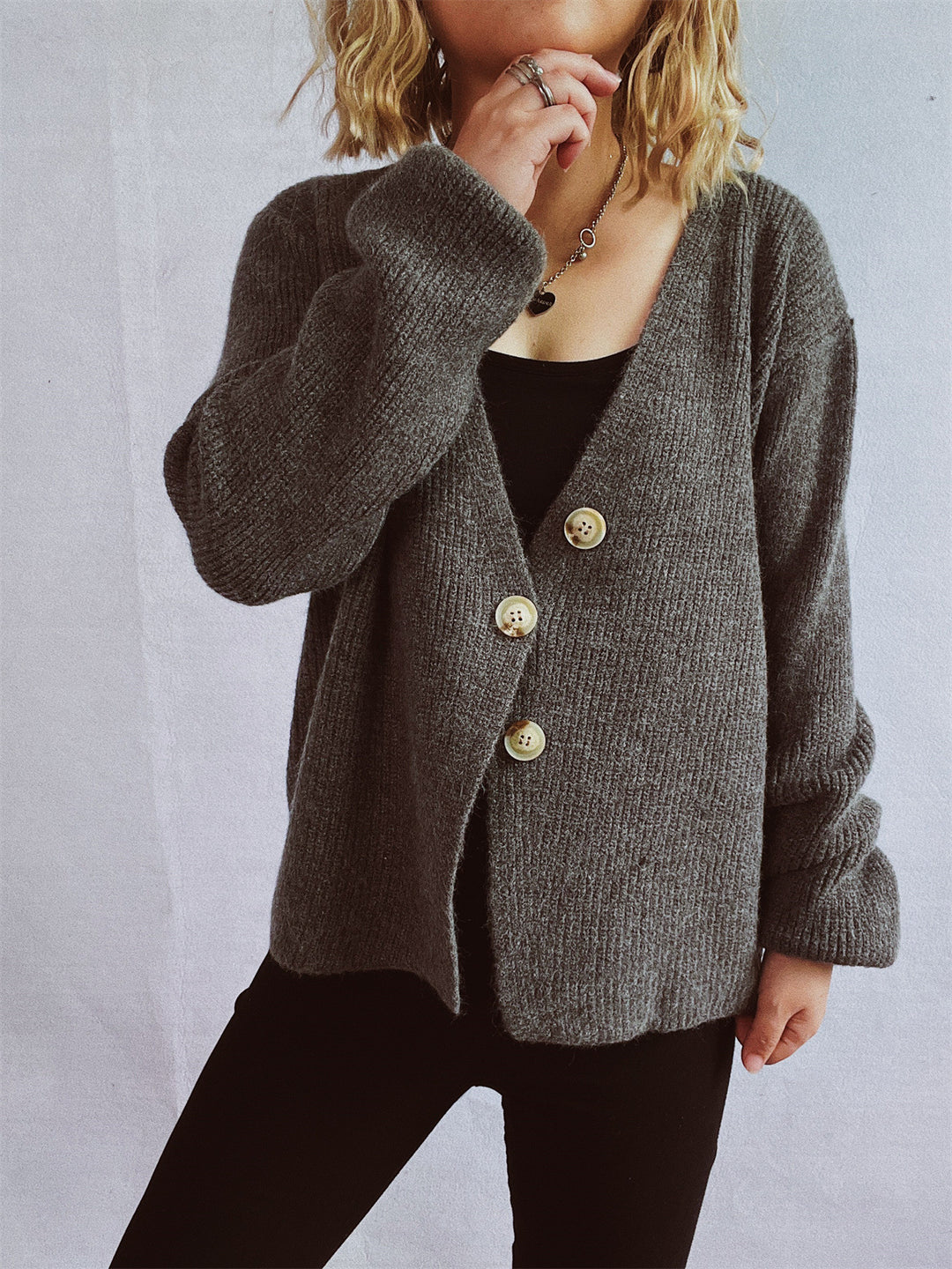 Damarnas mysiga cardigan med stora knappar och strukturerad design Mirla-Eva Jonsson