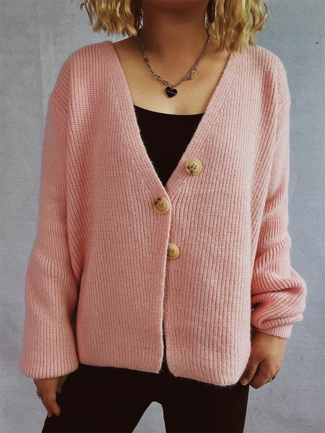 Damarnas mysiga cardigan med stora knappar och strukturerad design Mirla-Eva Jonsson