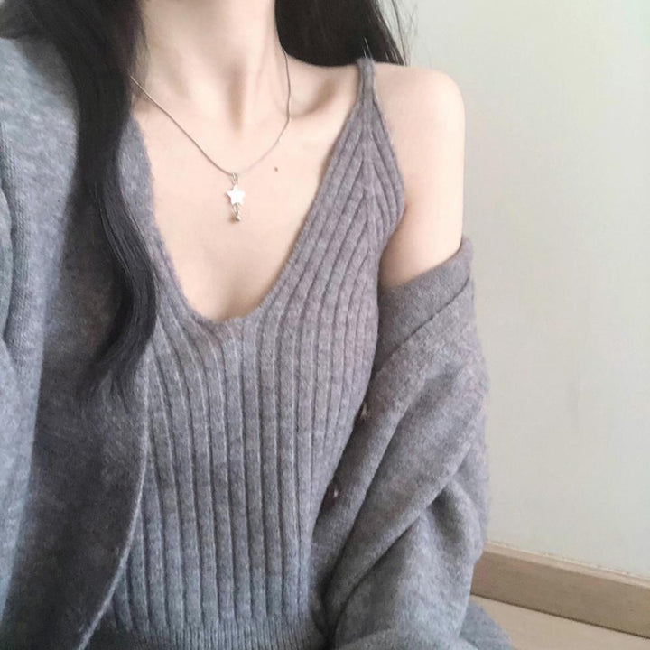 Damarnas mysiga stickade cardigan med öppna ärmar och mjuk fluffig textur Mirla-Eva Jonsson