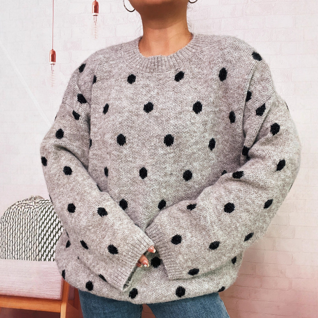 Damarnas mysiga stickade tröja med prickig design Mirla-Eva Jonsson