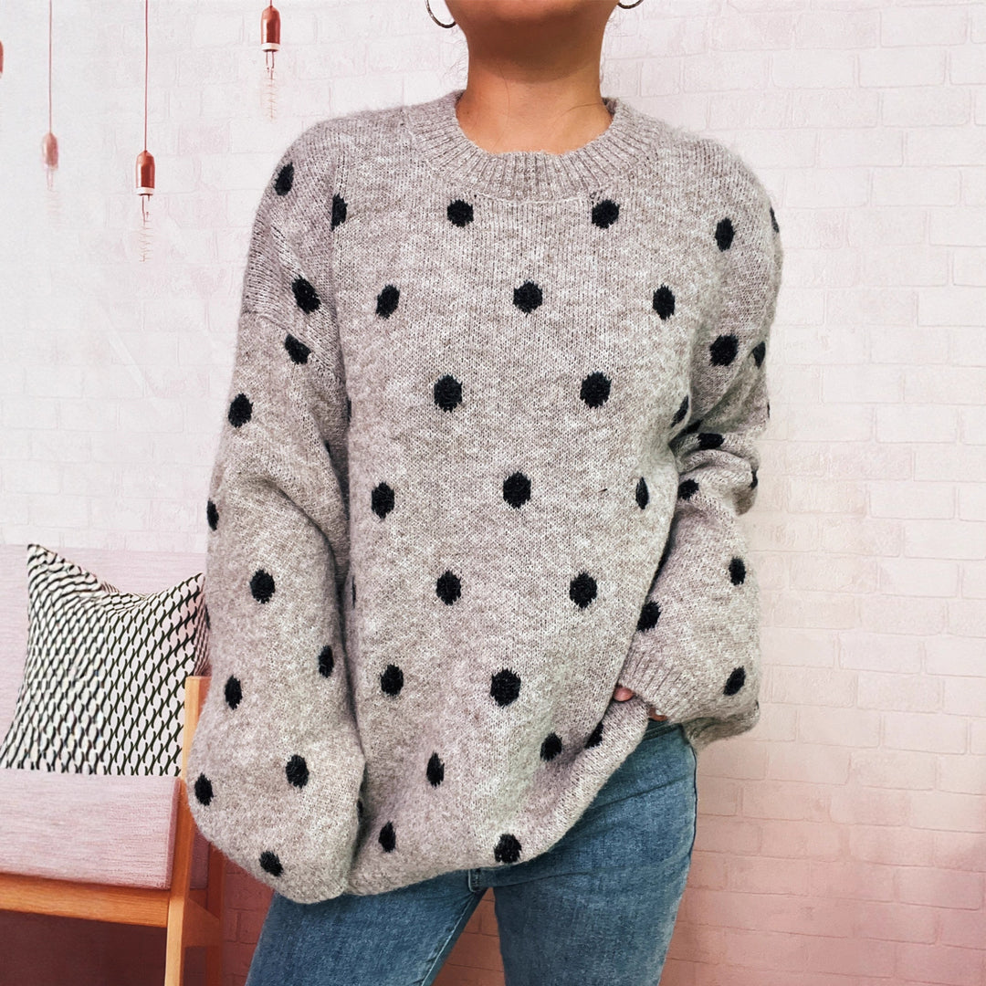 Damarnas mysiga stickade tröja med prickig design Mirla-Eva Jonsson