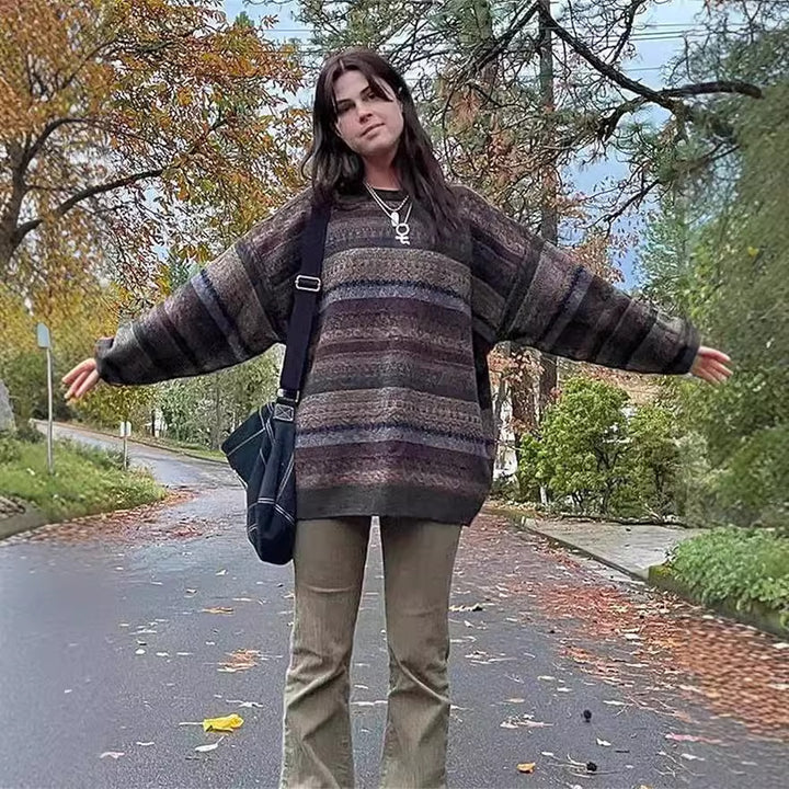 Damars mysiga oversized tröja med färgglad randig mönster och breda ärmar Mirla-Eva Jonsson