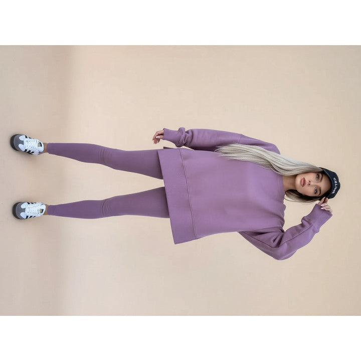 Damars mysiga sportset med lös sweatshirt och åtsittande leggings Mirla-Eva Jonsson