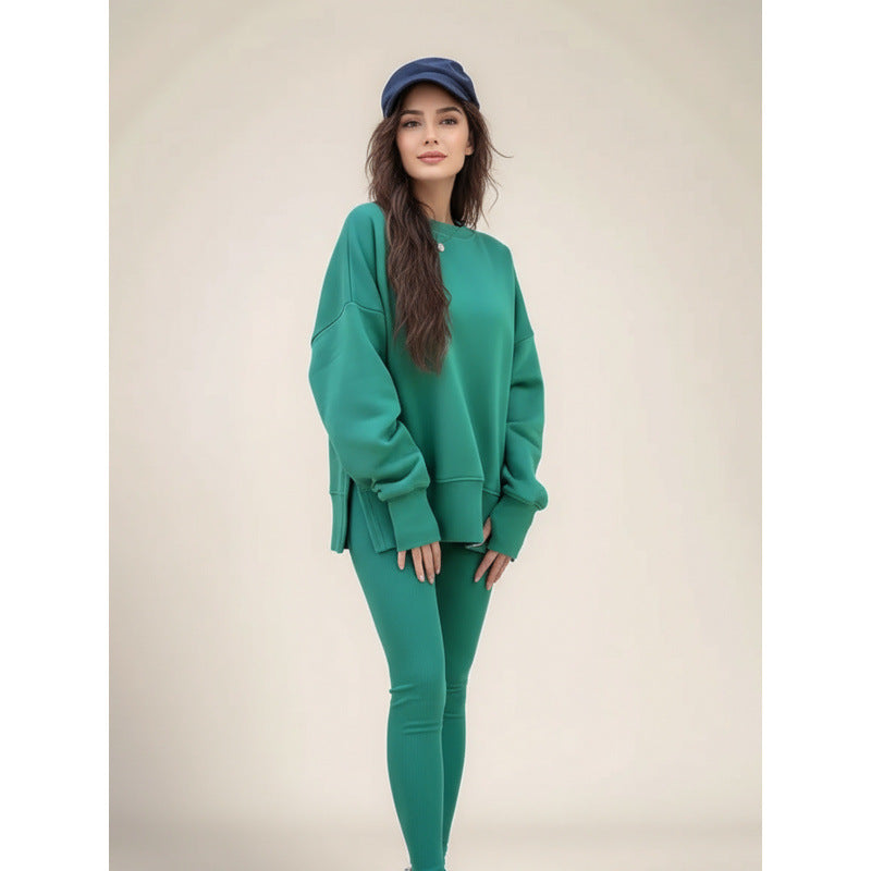 Damars mysiga sportset med lös sweatshirt och åtsittande leggings Mirla-Eva Jonsson