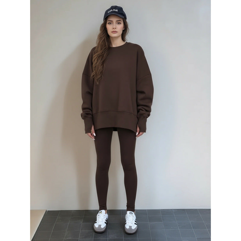 Damars mysiga sportset med lös sweatshirt och åtsittande leggings Mirla-Eva Jonsson