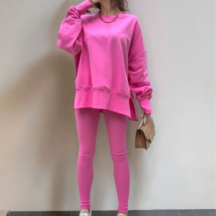 Damars mysiga sportset med lös sweatshirt och åtsittande leggings Mirla-Eva Jonsson