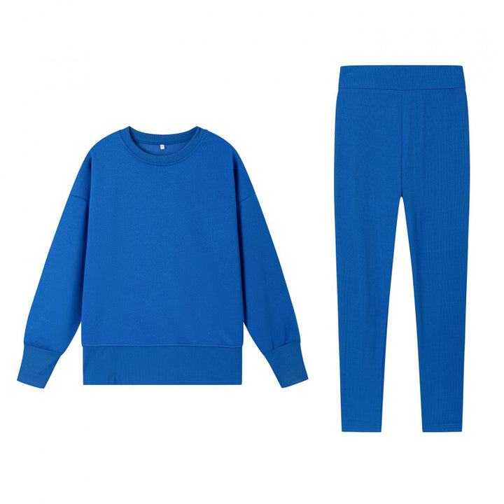 Damars mysiga sportset med lös sweatshirt och åtsittande leggings Mirla-Eva Jonsson