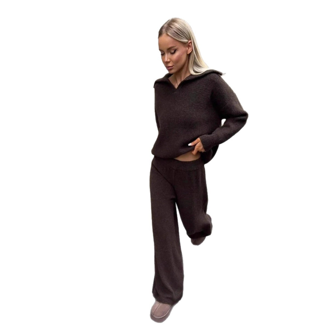 Damars mysiga stickade ensemble med kort tröja och vida byxor Mirla-Eva Jonsson