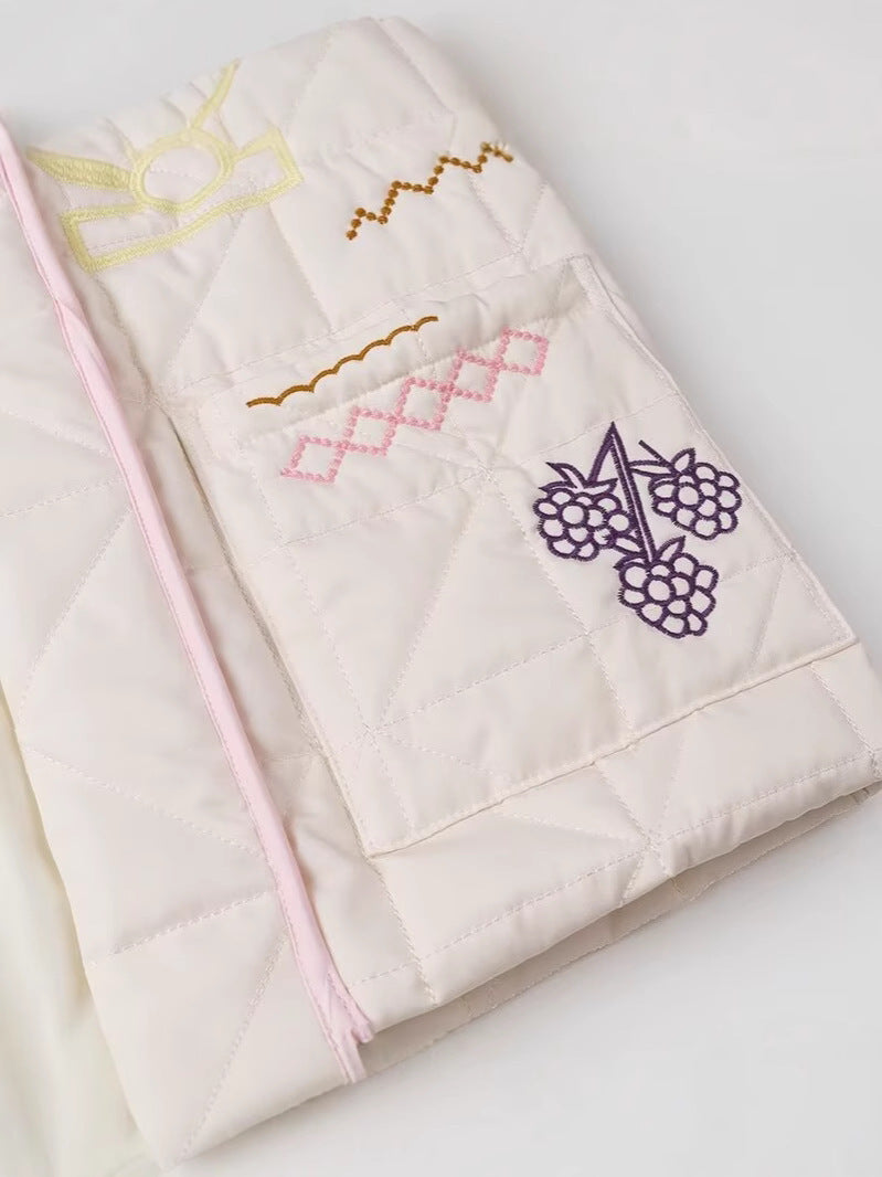 Damasteppjacka med kreativt broderidesign Mirla-Eva Jonsson