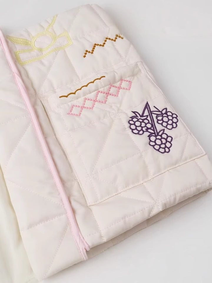 Damasteppjacka med kreativt broderidesign Mirla-Eva Jonsson