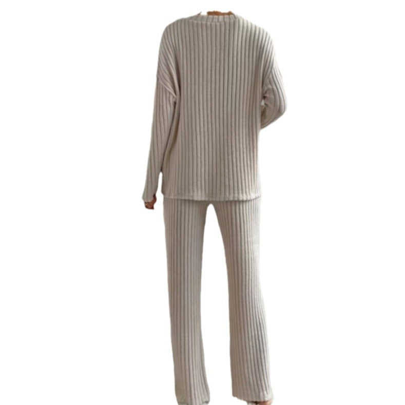 Dambland Strickanzug med moderiktig V-ringning och fint ribbdesign Eva Jonsson-Eva Jonsson