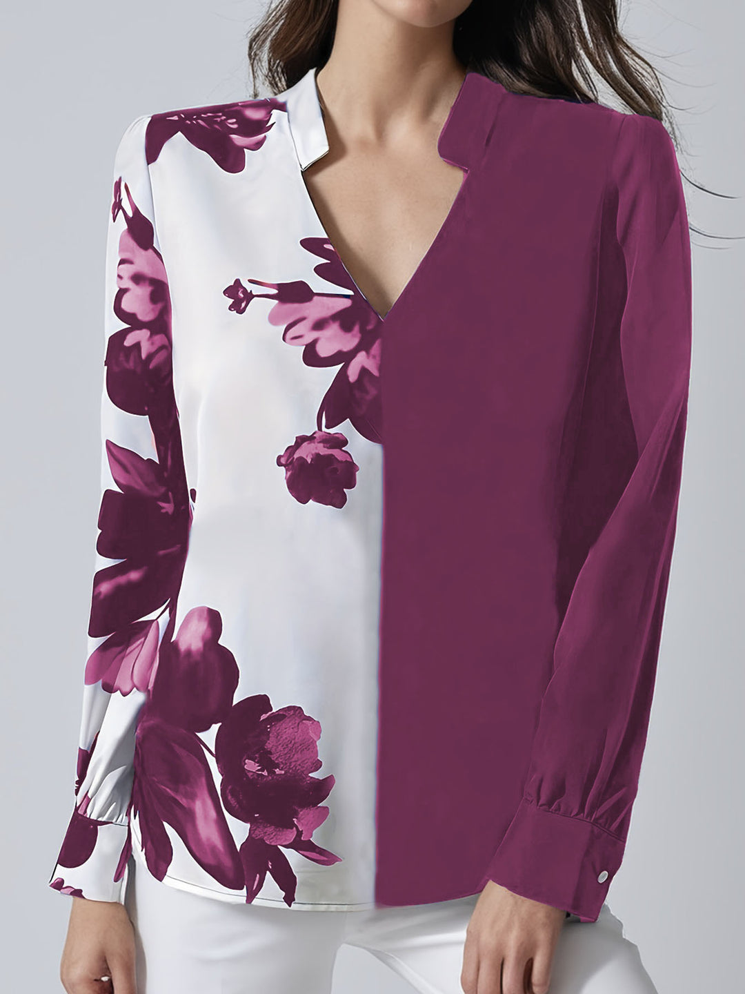 Damblus med Unikt Blommönster och Elegant V-Ringning Mirla-Eva Jonsson