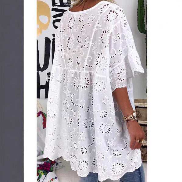 Damblus med blommiga broderier och vida ärmar Mirla-Eva Jonsson