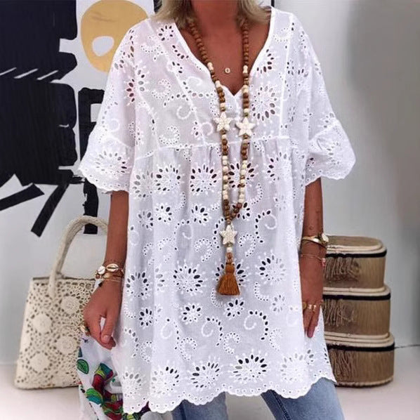 Damblus med blommiga broderier och vida ärmar Mirla-Eva Jonsson
