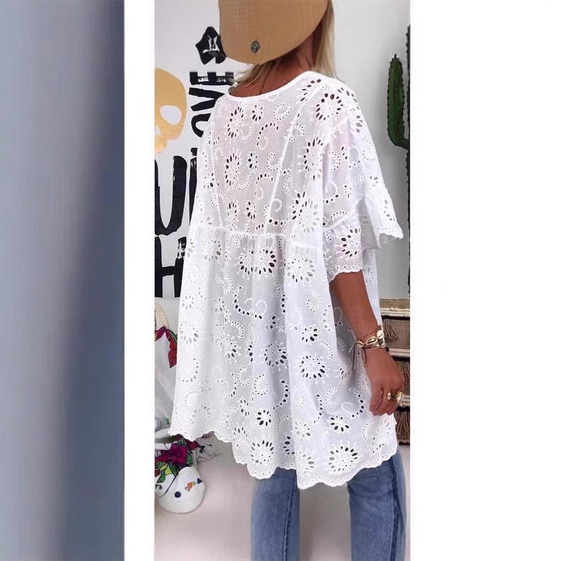 Damblus med blommiga broderier och vida ärmar Mirla-Eva Jonsson