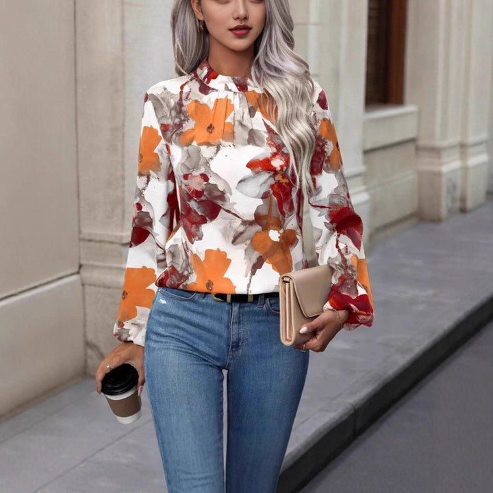 Damblus med blommönster och eleganta puffärmar Mirla-Eva Jonsson