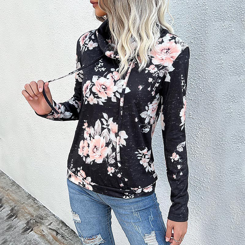 Damblus med blommönster och modern hoodie-utsnitt Mirla-Eva Jonsson