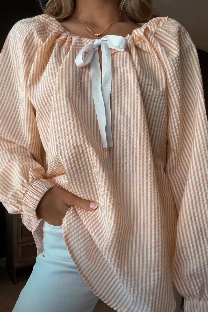 Damblus med elastisk halsringning och svart knytning Mirla-Eva Jonsson