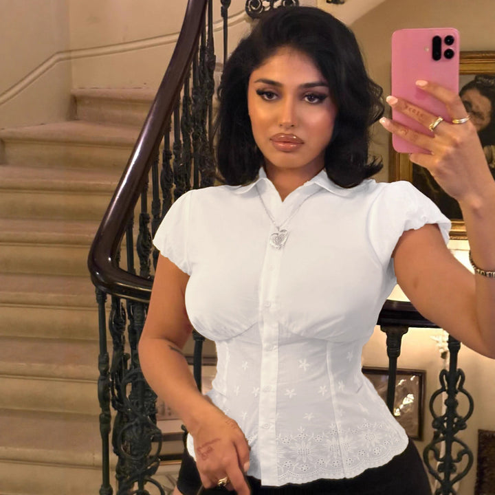 Damblus med elegant spetsdekoration och puffärmar Mirla-Eva Jonsson