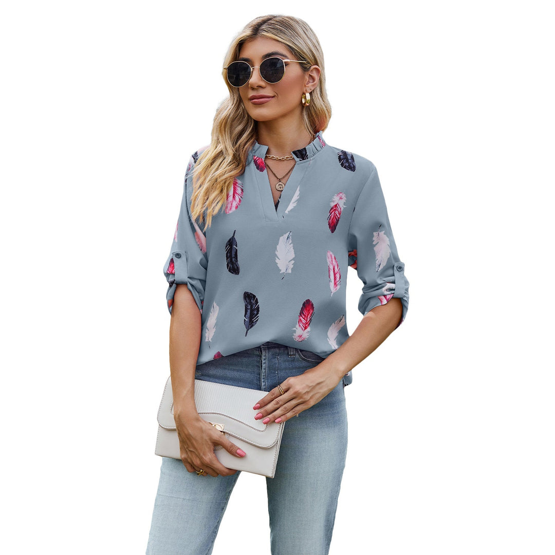 Damblus med eleganta fjädermönster och halvlånga ärmar Mirla-Eva Jonsson