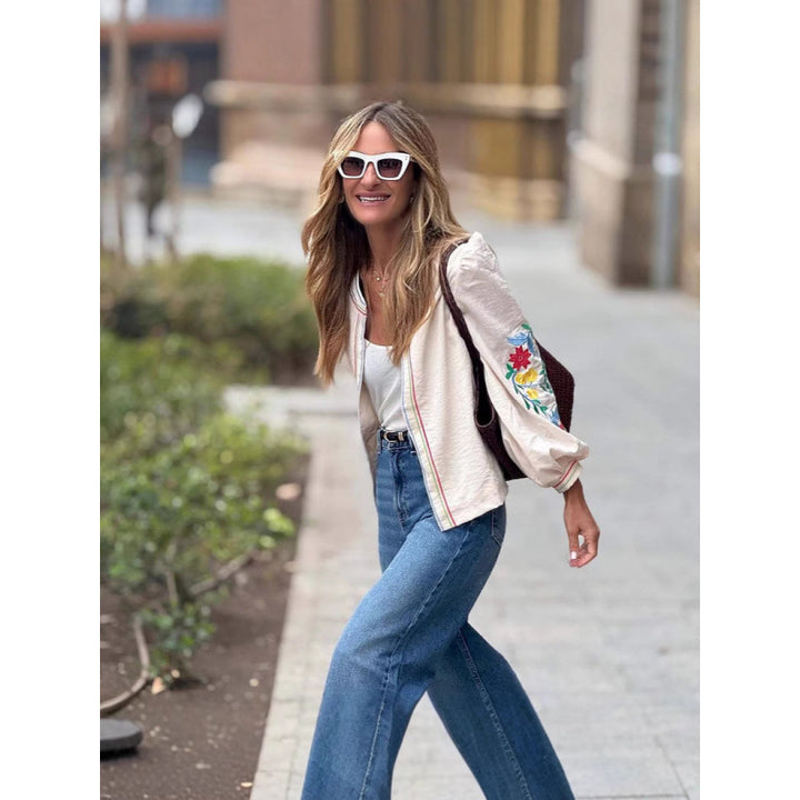 Damblus med färgglada broderier och voluminösa ärmar Eva Jonsson-Eva Jonsson