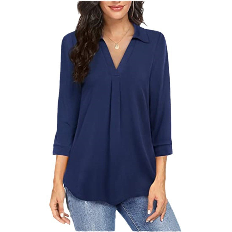 Damblus med modern V-ringning och elegant veckning Mirla-Eva Jonsson