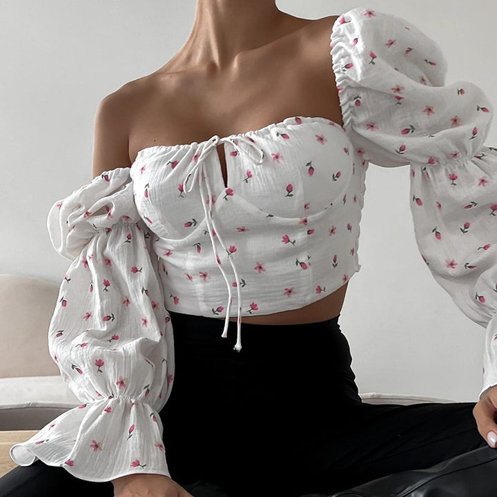 Damblus med puffärmar och blommönster Mirla-Eva Jonsson