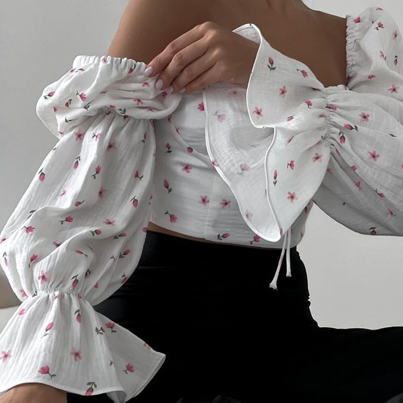 Damblus med puffärmar och blommönster Mirla-Eva Jonsson