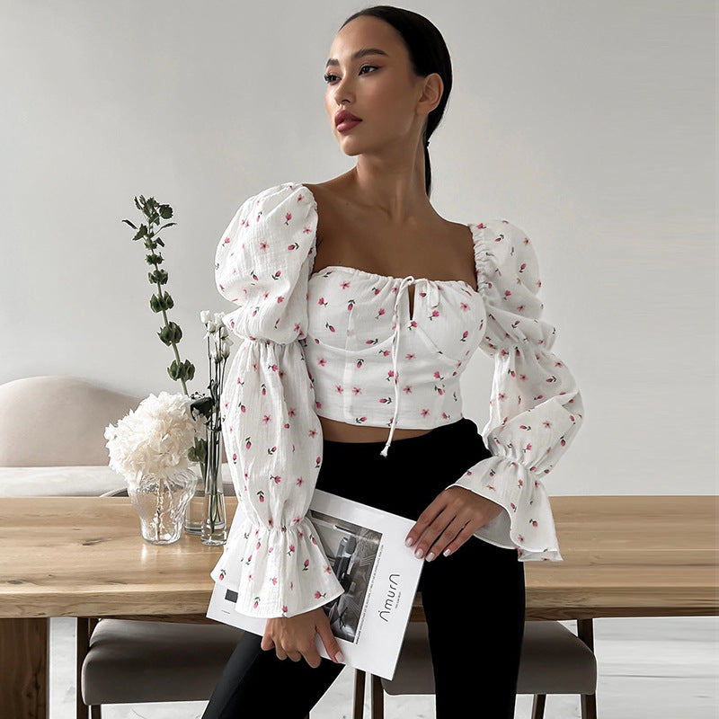 Damblus med puffärmar och blommönster Mirla-Eva Jonsson