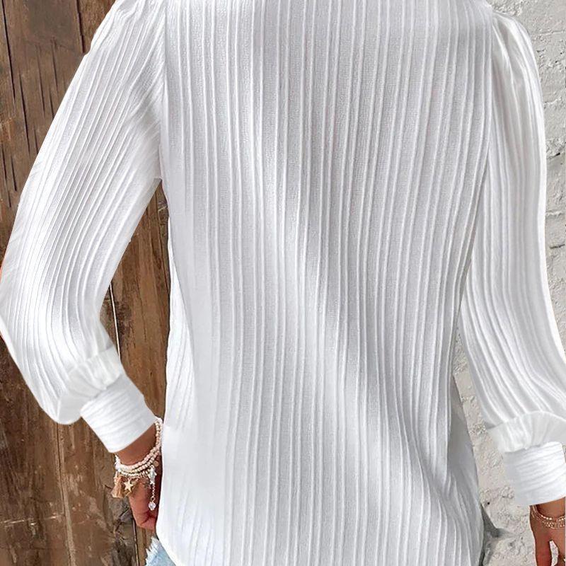 Damblus med strukturerad design och romantiska spetsdetaljer Eva Jonsson-Eva Jonsson