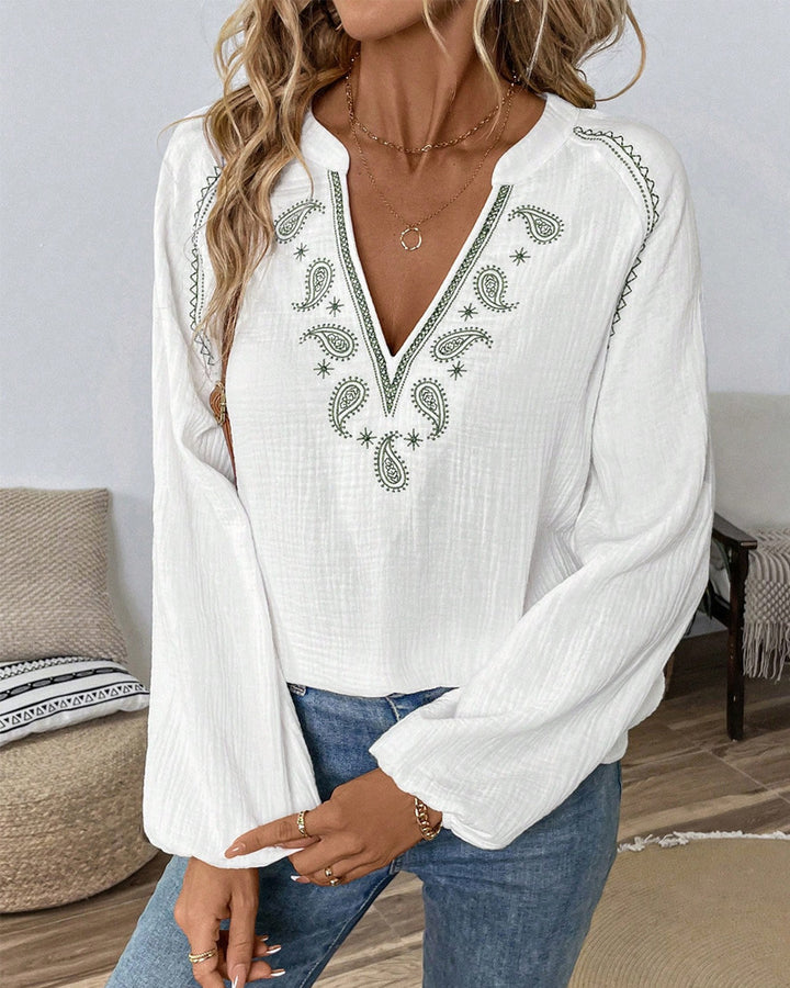 Damblus med utsmyckade paisleymönster och eleganta ärmar Mirla-Eva Jonsson