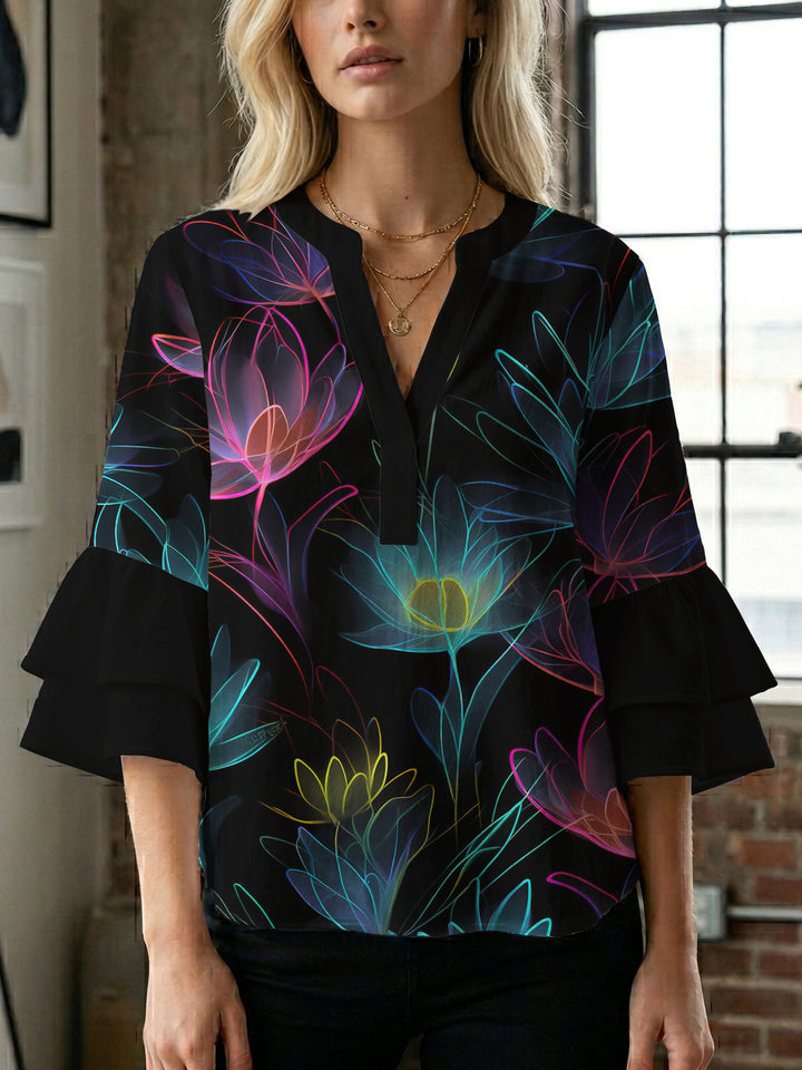 Damblus med voluminösa prickiga ärmar och blommönster Mirla-Eva Jonsson