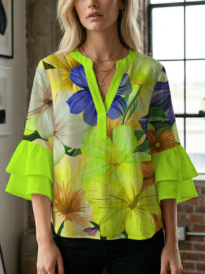 Damblus med voluminösa prickiga ärmar och blommönster Mirla-Eva Jonsson
