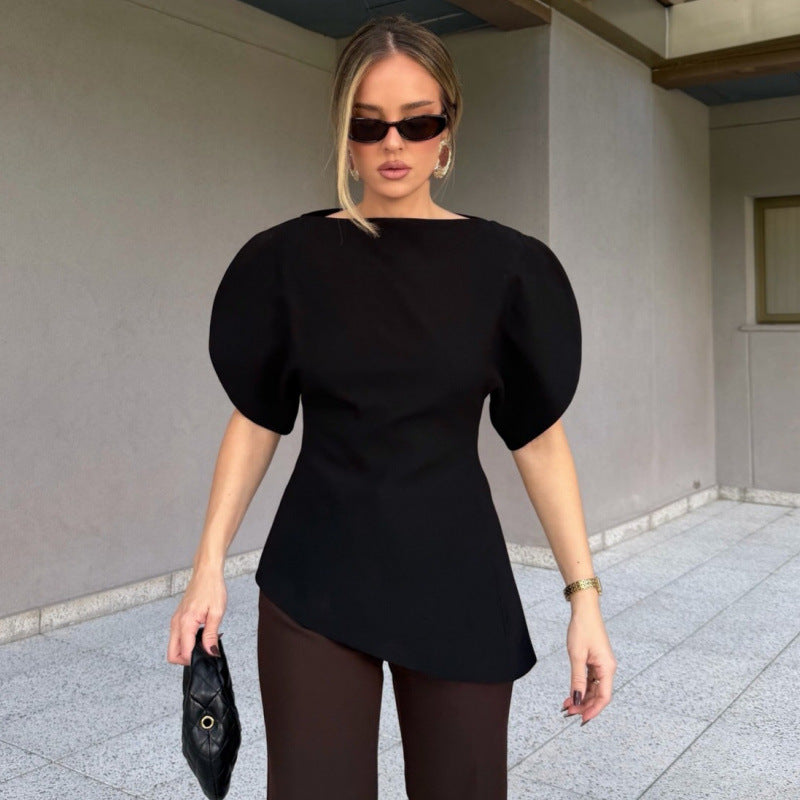 Damblus med voluminösa puffärmar och asymmetrisk nederkant Mirla-Eva Jonsson