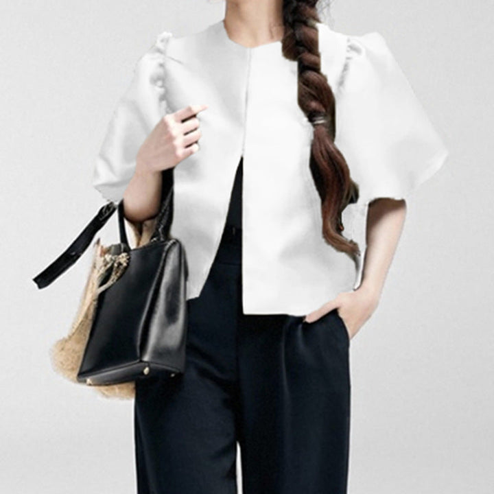 Damblus med voluminösa puffärmar och modern design Mirla-Eva Jonsson