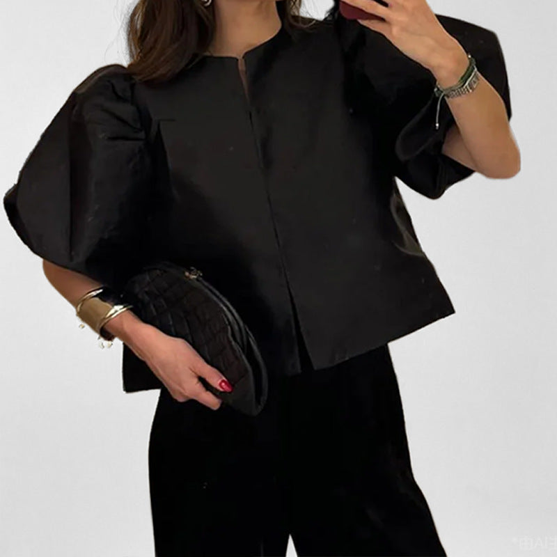 Damblus med voluminösa puffärmar och modern design Mirla-Eva Jonsson