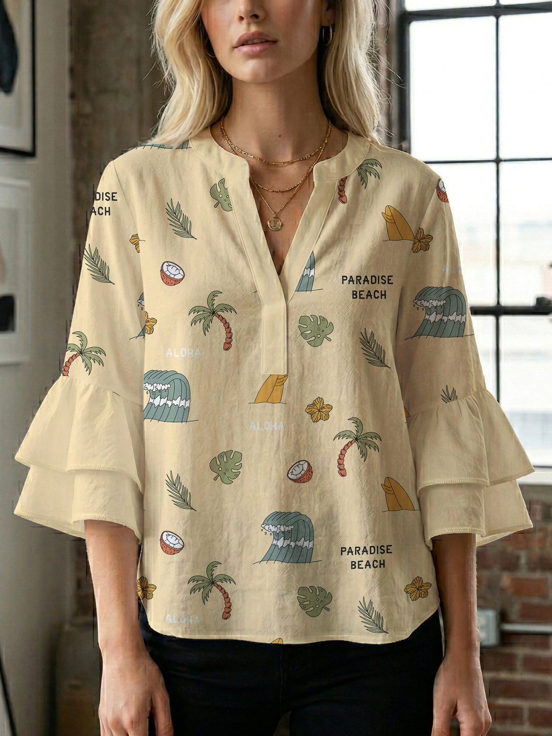 Damblus med voluminösa ryschkarmar och blommigt tryck Mirla-Eva Jonsson