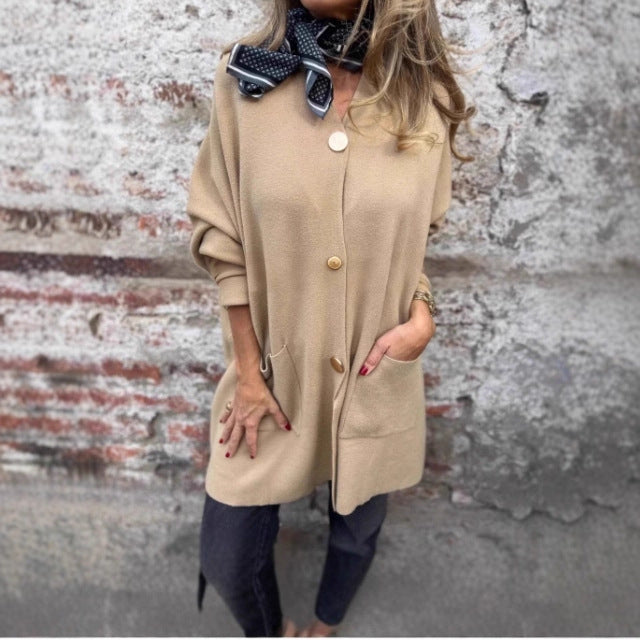 Damd cardigan med praktiska fickor och elegant knappdetalj Mirla-Eva Jonsson