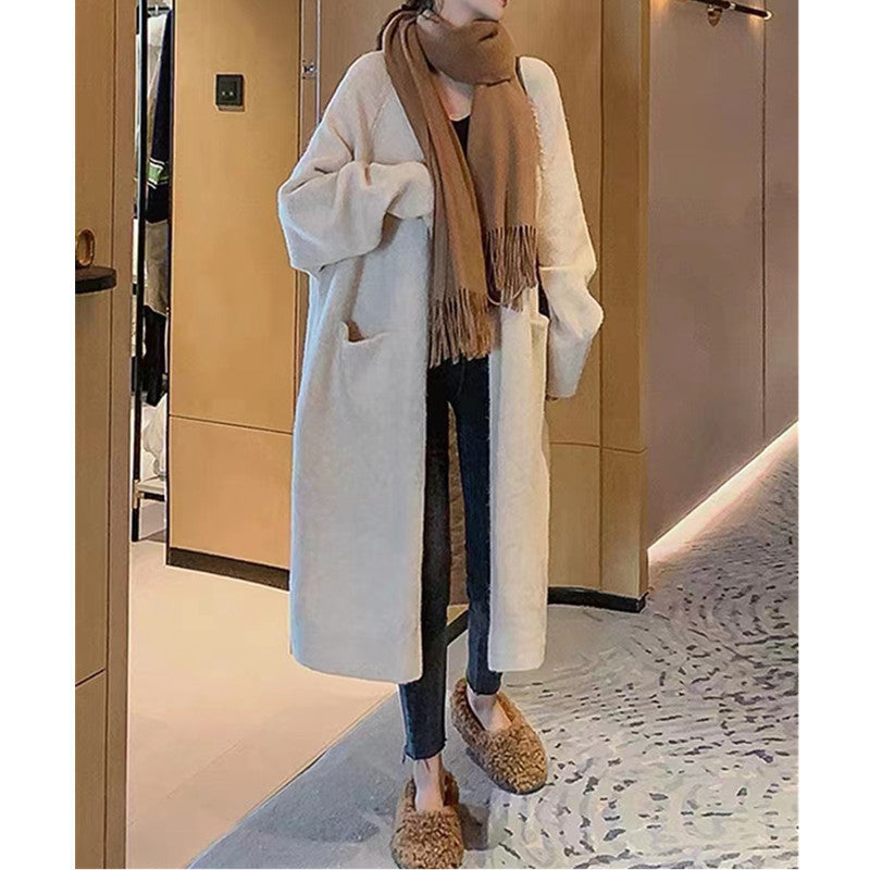 Damd oversized stickad kappa med fickor och avslappnad passform Mirla-Eva Jonsson